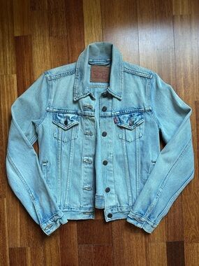 Levi's NWOT Light Blue Trucker Denim Jacket